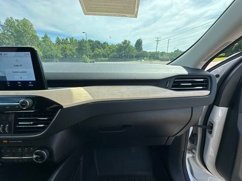 Used 2022 Ford Escape Titanium w/ Titanium Elite Package FWD image 16