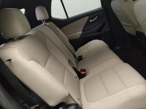 Used 2022 Chevrolet Traverse LS FWD image 19