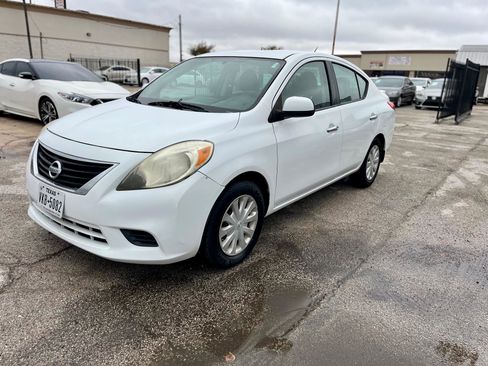 Used 2013 Nissan Versa SV image 1