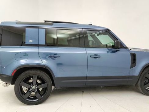 Used 2024 Land Rover Defender 110 SE image 6