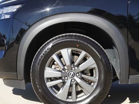 Used 2024 Nissan Pathfinder SV image 5