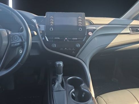 Used 2024 Toyota Camry SE FWD image 11