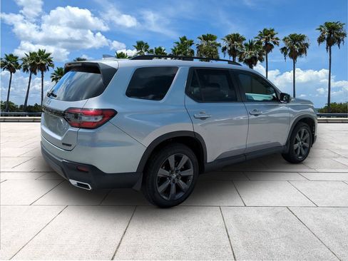 Used 2025 Honda Pilot Sport image 9