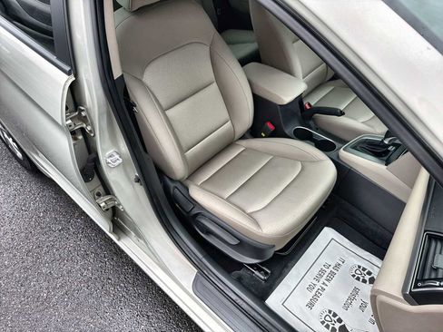 Used 2017 Hyundai Elantra SE FWD image 23