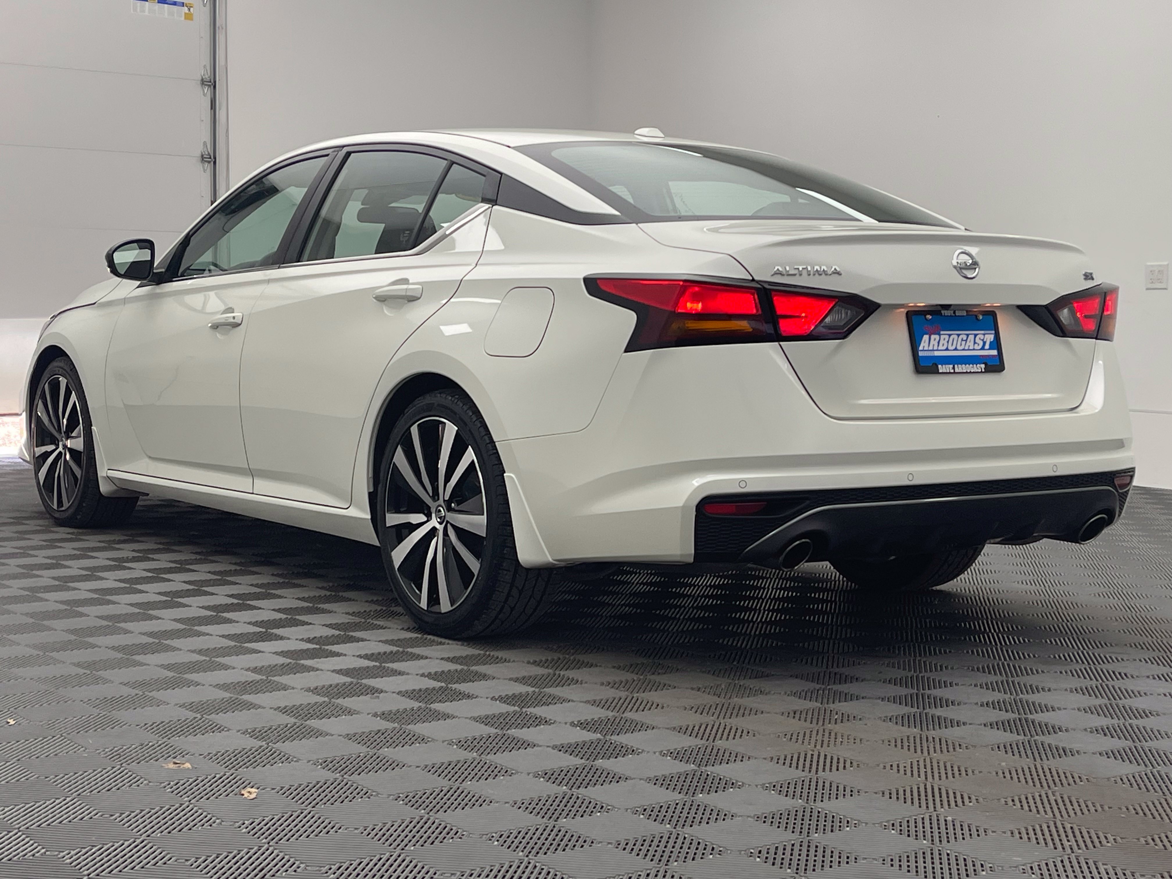 Used 2020 Nissan Altima 2.5 SR w/ Premium Package FWD image 11