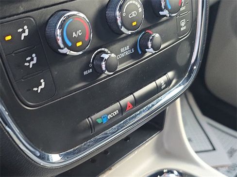 Used 2020 Dodge Grand Caravan SXT image 27