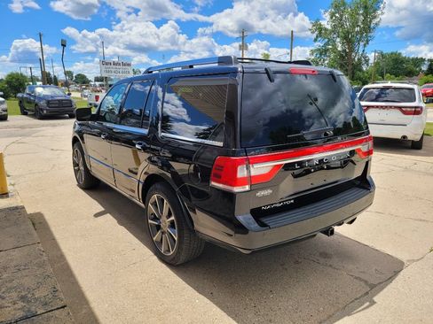 Used 2017 Lincoln Navigator Reserve AWD/4WD image 10