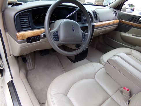 Used 2001 Lincoln Continental image 23