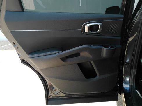 Used 2025 Kia Sorento LX FWD image 17