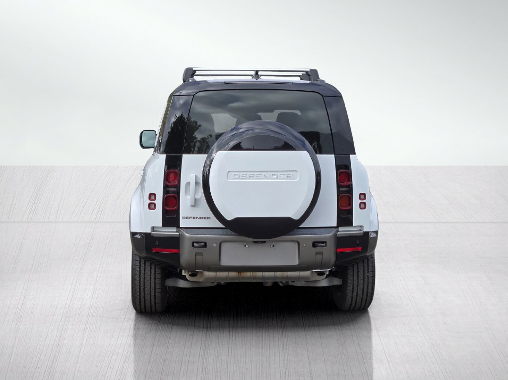 Used 2024 Land Rover Defender 110 X-Dynamic SE AWD/4WD image 5