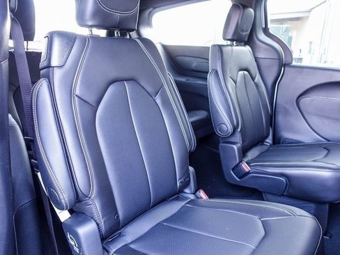 New 2026 Chrysler Pacifica Select image 30