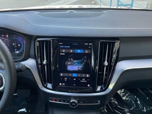 Used 2024 Volvo S60 B5 Core image 18