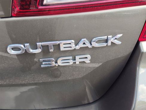 Used 2019 Subaru Outback 3.6R Limited AWD/4WD image 4