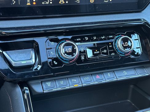 New 2026 GMC Sierra 2500 AT4 w/ AT4 Premium Plus Package image 21