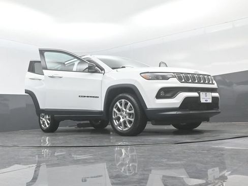 Used 2022 Jeep Compass Latitude AWD/4WD image 31