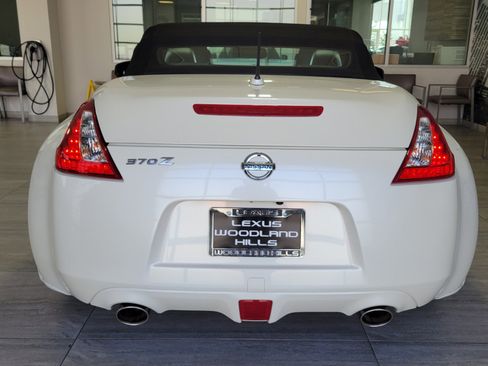 Used 2013 Nissan 370Z Roadster RWD image 4
