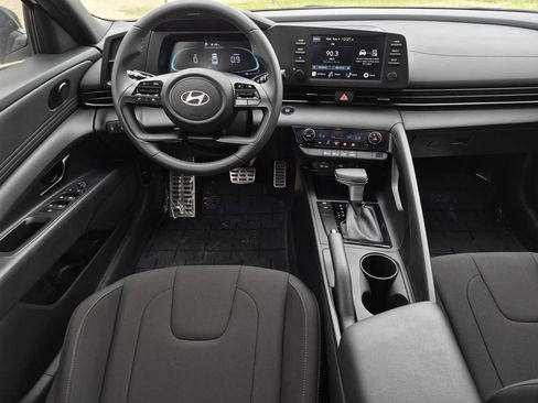 Used 2025 Hyundai Elantra Sport FWD image 14