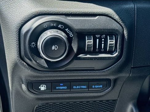Certified 2022 Jeep Wrangler Unlimited Sahara AWD/4WD image 11