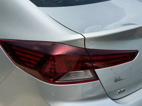 Used 2019 Hyundai Elantra SE w/ Cargo Package FWD image 10