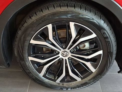 Used 2024 Toyota Crown AWD/4WD image 7