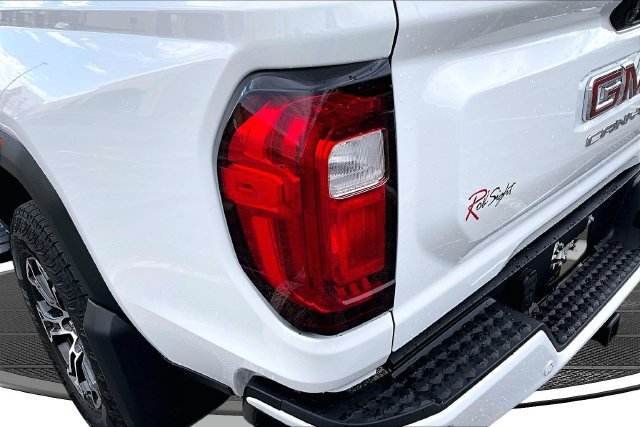 Used 2025 GMC Canyon AT4 w/ Technology Plus Package AWD/4WD image 24