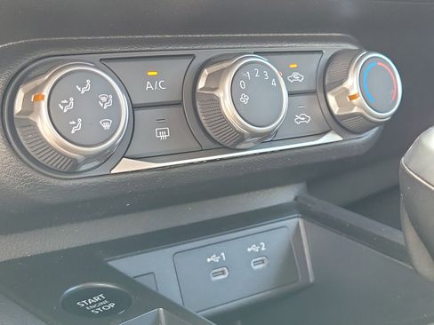 Used 2025 Nissan Kicks SV image 27