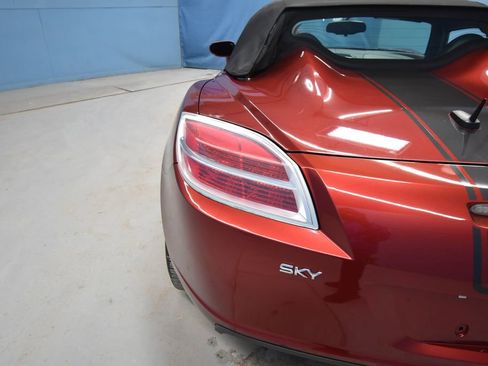Used 2009 Saturn Sky Ruby Red image 38