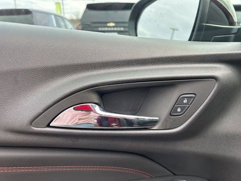 Certified 2025 Chevrolet Trax RS image 12