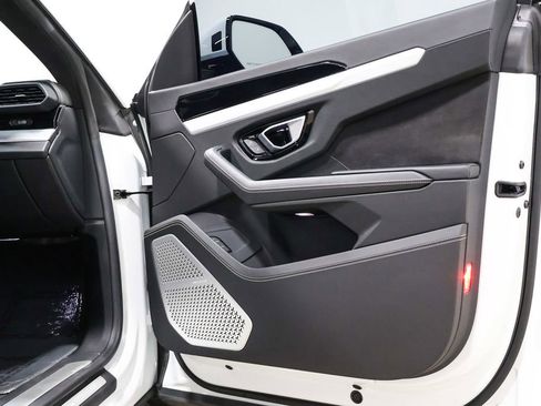 Used 2020 Lamborghini Urus image 42