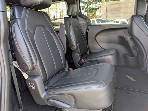 New 2026 Chrysler Pacifica Select image 32