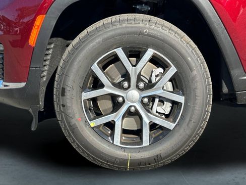 New 2025 Jeep Grand Cherokee L Limited image 24