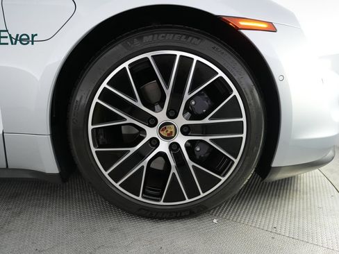 Used 2022 Porsche Taycan RWD image 20