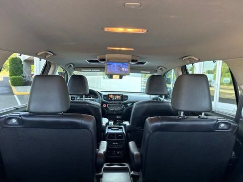 Used 2022 Honda Pilot Touring image 17