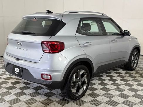 Used 2021 Volkswagen Tiguan SE w/ Panoramic Sunroof Package image 7