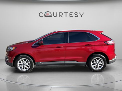 Used 2022 Ford Edge SEL w/ Convenience Package image 4
