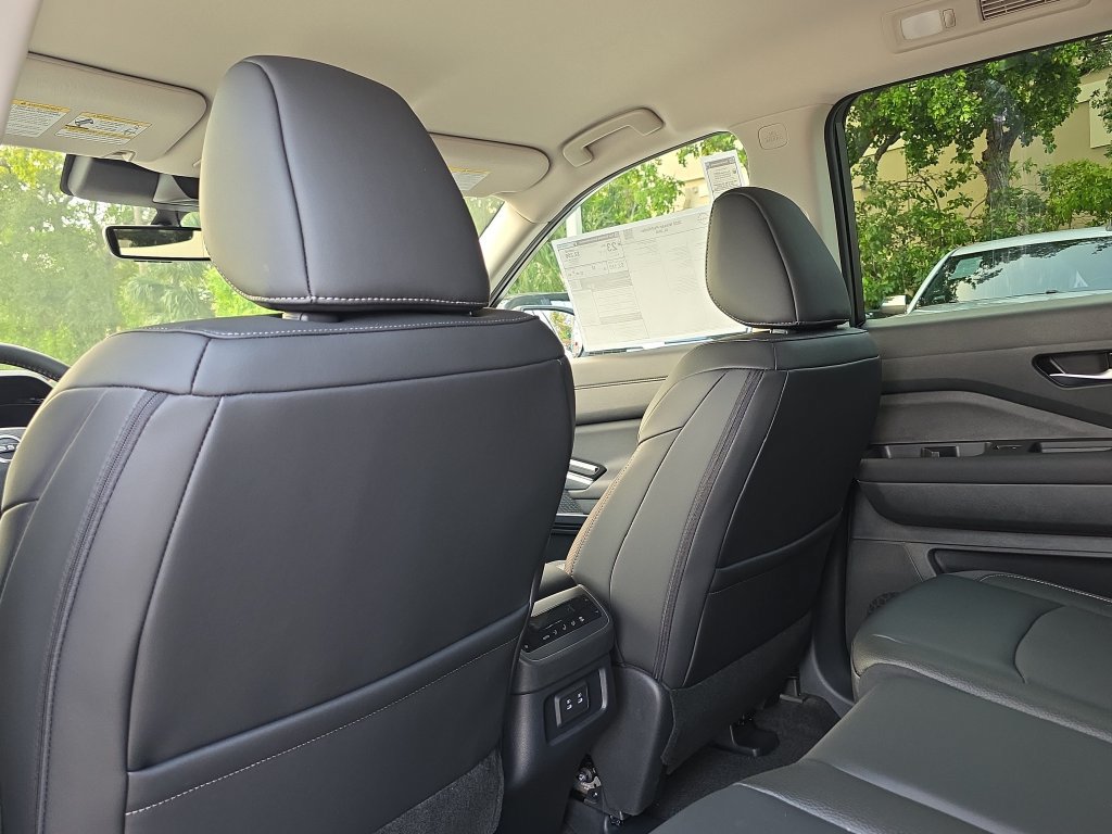 New 2026 Nissan Pathfinder SL FWD image 16