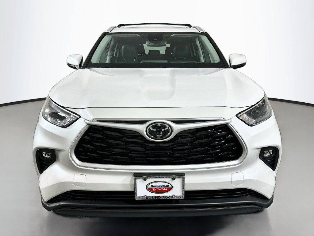Used 2026 Toyota Highlander XLE AWD/4WD image 2