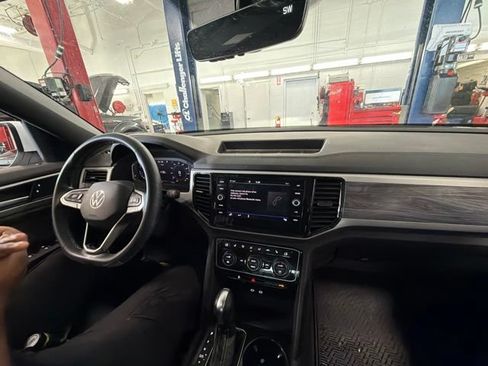 Used 2023 Volkswagen Atlas Cross Sport SE w/ Panoramic Sunroof Package AWD/4WD image 21