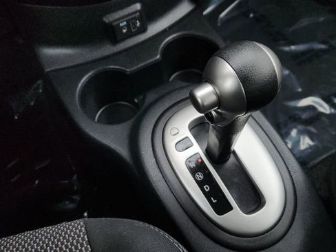 Used 2019 Nissan Versa SV image 40