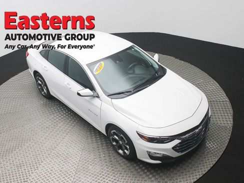 Used 2024 Chevrolet Malibu LT FWD image 3