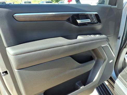 New 2026 Chevrolet Suburban High Country image 15