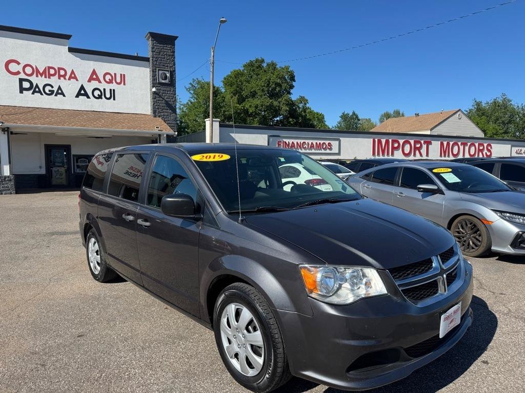 Used 2019 Dodge Grand Caravan SE w/ UConnect Hands-Free Group FWD image 3