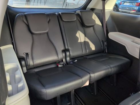 Certified 2024 Kia Carnival LX image 26