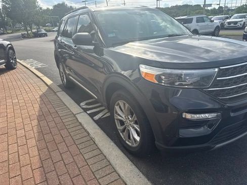 Used 2023 Ford Explorer XLT w/ Equipment Group 202A AWD/4WD image 2