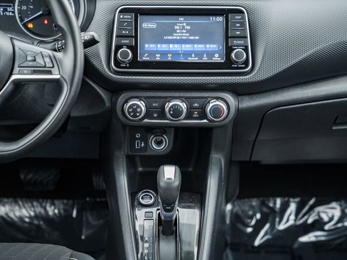 Used 2022 Nissan Kicks S image 18