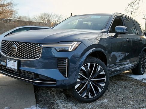 New 2026 Volvo XC90 T8 Plus image 2