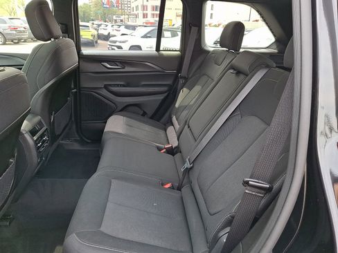 Used 2024 Jeep Grand Cherokee Laredo X image 10