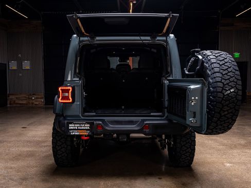 Used 2024 Jeep Wrangler Unlimited Rubicon image 9