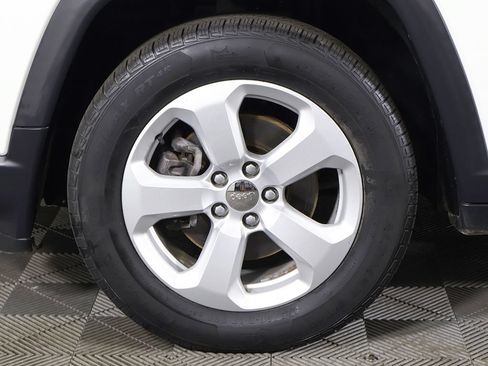 Used 2019 Jeep Compass Latitude FWD image 18