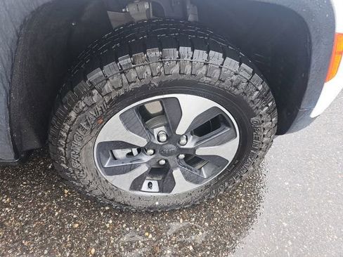 Used 2023 Jeep Grand Cherokee 4WD 4xe image 12